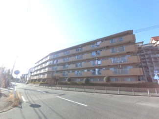 【外観】 | 総戸数４４戸、昭和５９年３月築、管理人は日勤勤務につき管理体制良好です♪