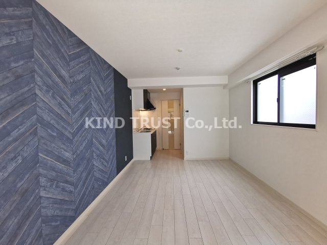 モダンアパートメント梅田NORTHの居間・リビング|ゆったりとした居間です