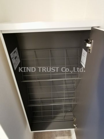 モダンアパートメント梅田NORTHの玄関|収納もある玄関です