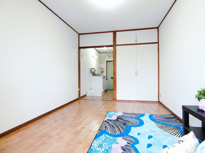 【寝室】 | 吉沢第二ビル | 南西洋室6帖☆収納スペースがあります♪荷物をたっぷり収納できてお部屋がすっきり片付きます☆