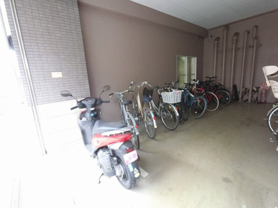 【その他共用部分】 | リブゼ横浜南参番館 | バイク置場です。