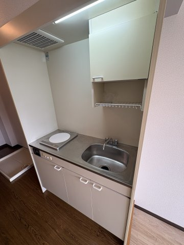 マンション白龍のキッチン|IH調理器完備。火を使わずお手入れも簡単なキッチンコーナー