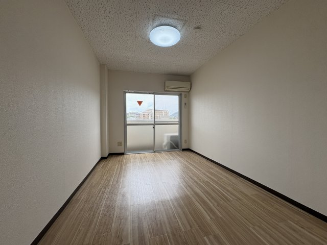 マンション白龍の洋室