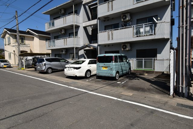 ベルメゾンフジタの駐車場