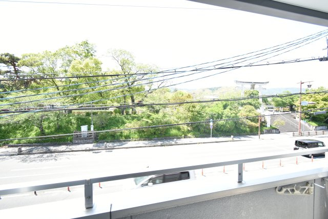 マンション白龍Ⅱの展望|ベランダから長岡天満宮が見えます♪