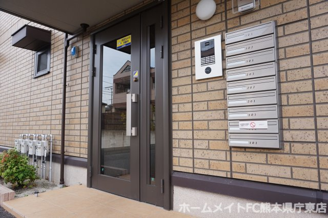上益城郡益城町大字広崎のアパートのエントランス