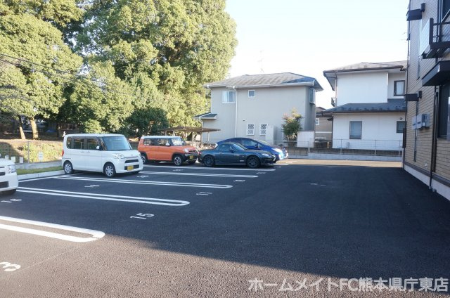 上益城郡益城町大字広崎のアパートの駐車場
