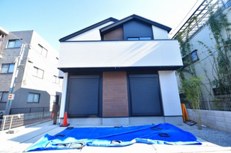 【外観】 | 北西角地にロケーション。周辺は閑静な住宅街が広がります。