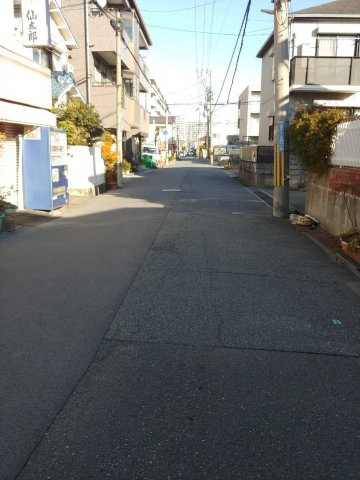 上坂部2丁目466-1青空ガレージ【管理番号56】|西側道路　入口