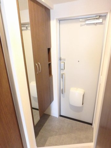 コリーヌ・ドゥの玄関