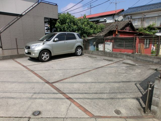 リスドーレ山手六番館の駐車場|リスドーレ山手　六番館