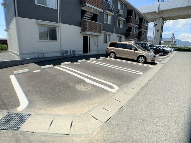 センチュリーの駐車場
