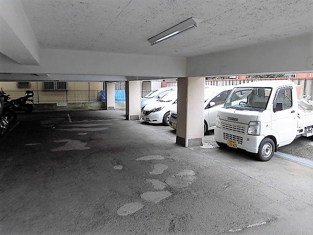 耕和昭島ビルの駐車場