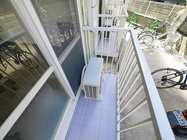 シティロイヤル富雄北のバルコニー|暖かな日差しのふりそそぐバルコニー