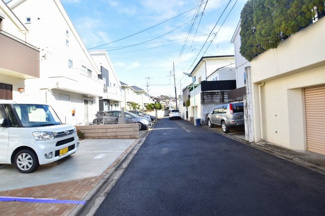【前面道路含む現地写真】 | 現地見学や資料請求などお気軽にお問合せ下さい。
周辺環境とあわせて現地もご案内致します。