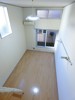 【展望】 | マローネ | ロフトからの景観です！天井が高く開放感のある洋室7.1帖のお部屋です☆