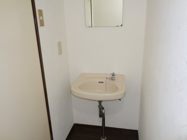 【洗面所】 | 手洗い場があります