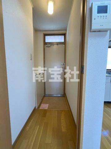 【玄関】 | 収納もある玄関です