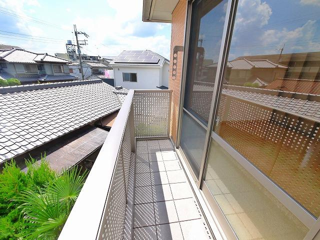 オ・パン法蓮町のバルコニー
