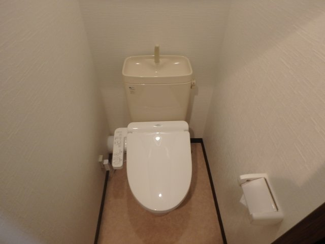 コスモハイツ小阪のトイレ|前回募集時の写真です