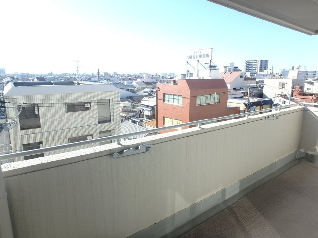 コスモハイツ小阪のバルコニー