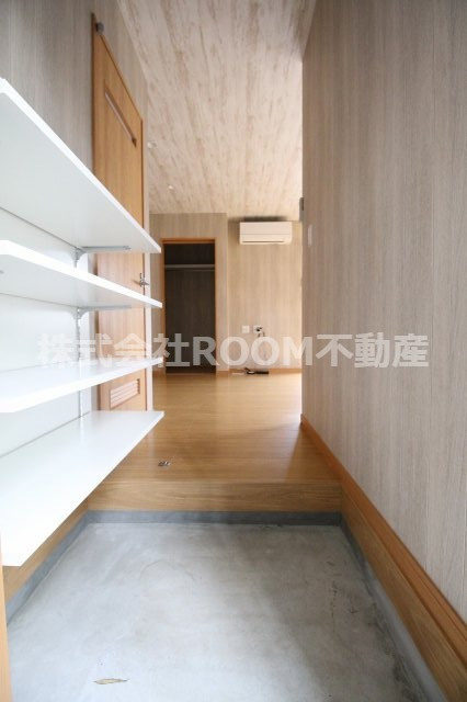 スペース・ナインの玄関|きれいな玄関です