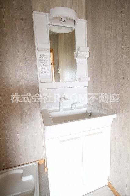 スペース・ナインの独立洗面台|独立洗面台、小物を置くことができて便利です