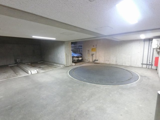 【駐車場】 | ターンテーブル付の機械式駐車場です。