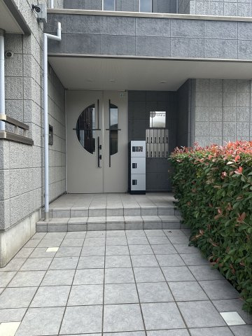 ドルチェ原参番館のエントランス