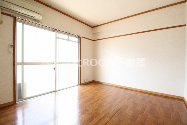 第3年見マンションの洋室|明るい洋室です