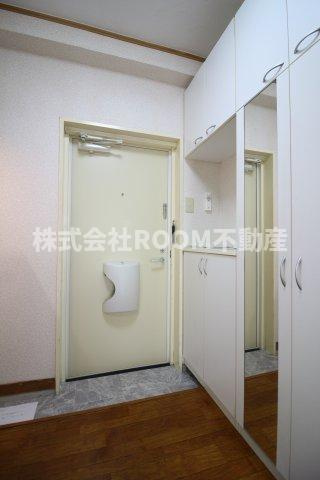 第3年見マンションの玄関|収納もある玄関です