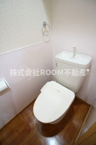 第3年見マンションのトイレ|落ち着いた色調のトイレです