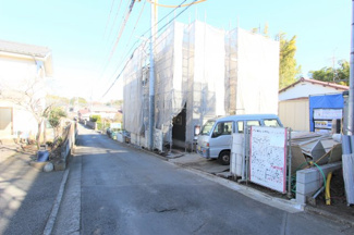 【前面道路含む現地写真】