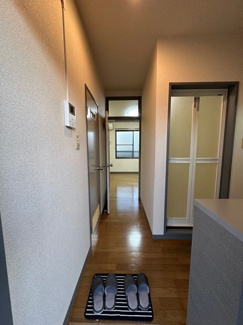 【展望】 | 玄関から室内への景観です！キッチンの奥に洋室7帖のお部屋があります♪
