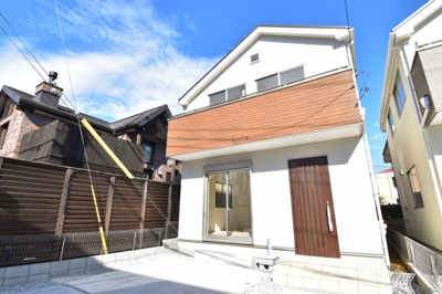 【外観】 | 府中市分梅町5丁目　新築戸建 | 周辺環境に溶け込み、それでいて個性豊かなデザインは住まう人に優越感をもたらしてくれます。
