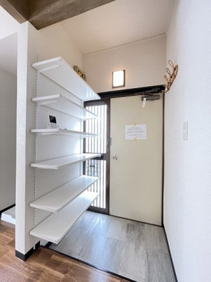 【収納】 | 三海苑 | 洋室6帖のお部屋にあるクローゼットです♪大切なお洋服もしわにならないようにハンガーがけができます☆