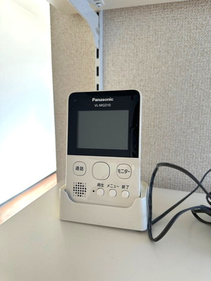 【設備】 | 三海苑 | 洋室6帖のお部屋には暑い夏や寒い冬に大活躍のエアコン付きです☆冷暖房完備で1年中快適に過ごせます♪