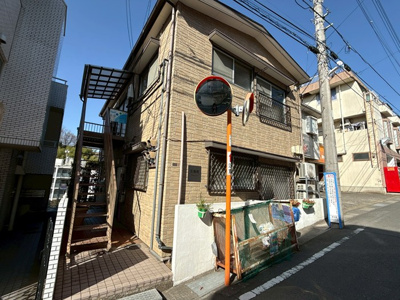 【外観】 | 三海苑 | 猫ちゃん2匹までOKの2階建てアパートです☆小田急小田原線「百合ヶ丘」駅徒歩5分・「新百合ヶ丘」駅も徒歩9分！スーパーが近くて生活に便利な立地☆