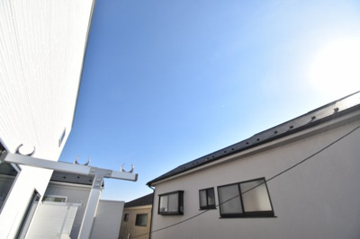 【展望】 | 府中市若松町５丁目　新築戸建　全２棟　１号棟 | 天気の良い日は気持ちの良い青空が広がり、とても空気が澄んでいて穏やかな一日が始まります。