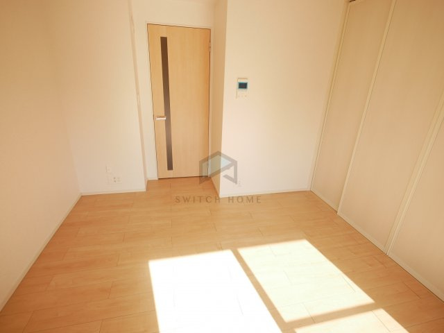 【洋室】 | ココ コンテ | 広々とした洋室です
