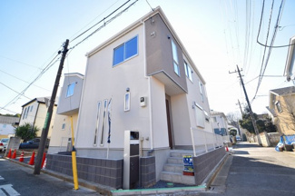 【外観】 | 北西角地、開放感のあるロケーションが魅力です。