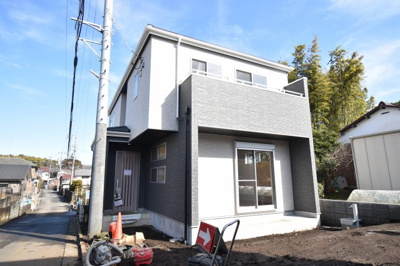 【外観】 | 東大和市芋窪4丁目　新築戸建　全２棟　1号棟 | 太陽の恩恵を存分に受けられる邸宅。住まうご家族の心地よさを最優先した意匠をご体感下さい。