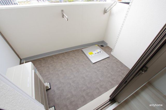 セレニテ谷九プリエ　仲介手数料無料のバルコニー