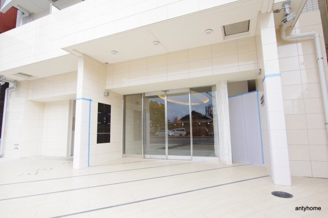 セレニテ谷九プリエ　仲介手数料無料のエントランス