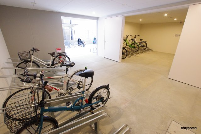 セレニテ谷九プリエ　仲介手数料無料の駐車場