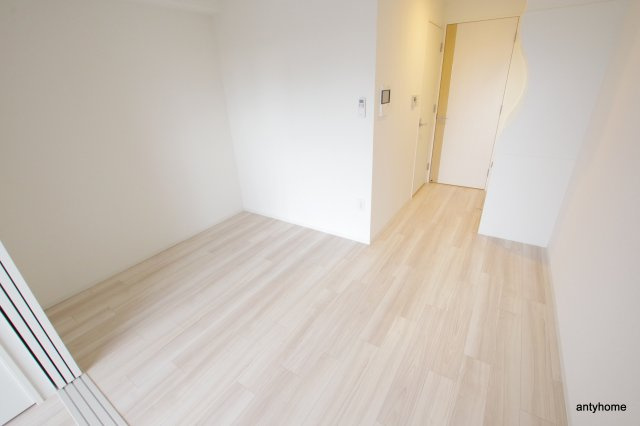 セレニテ谷九プリエ　仲介手数料無料の居間・リビング