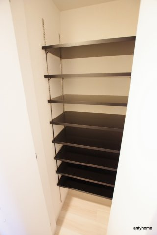 セレニテ谷九プリエ　仲介手数料無料の収納