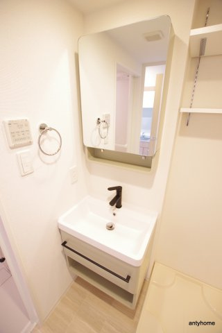 セレニテ谷九プリエ　仲介手数料無料の洗面所