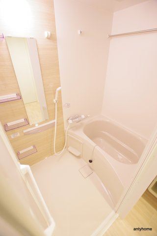 セレニテ谷九プリエ　仲介手数料無料の浴室