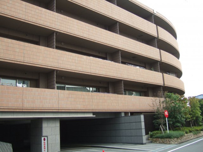 【外観】 | プレティナージュ苦楽園 | 物件の外観は重厚なタイル張りです
